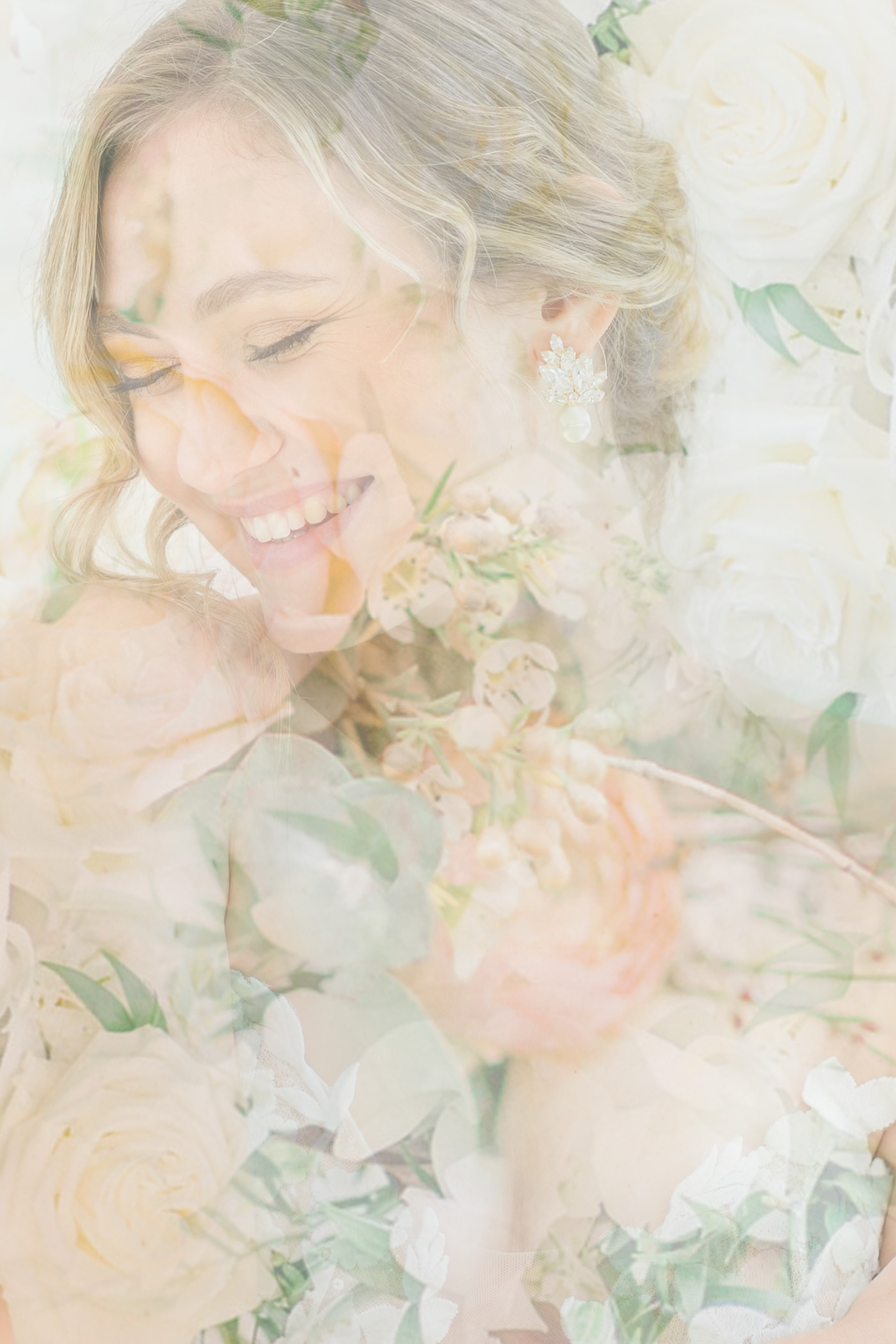 Hochzeitsfotograf Wien: Doppelbelichtung eines Brautportraits und Brautstraußes